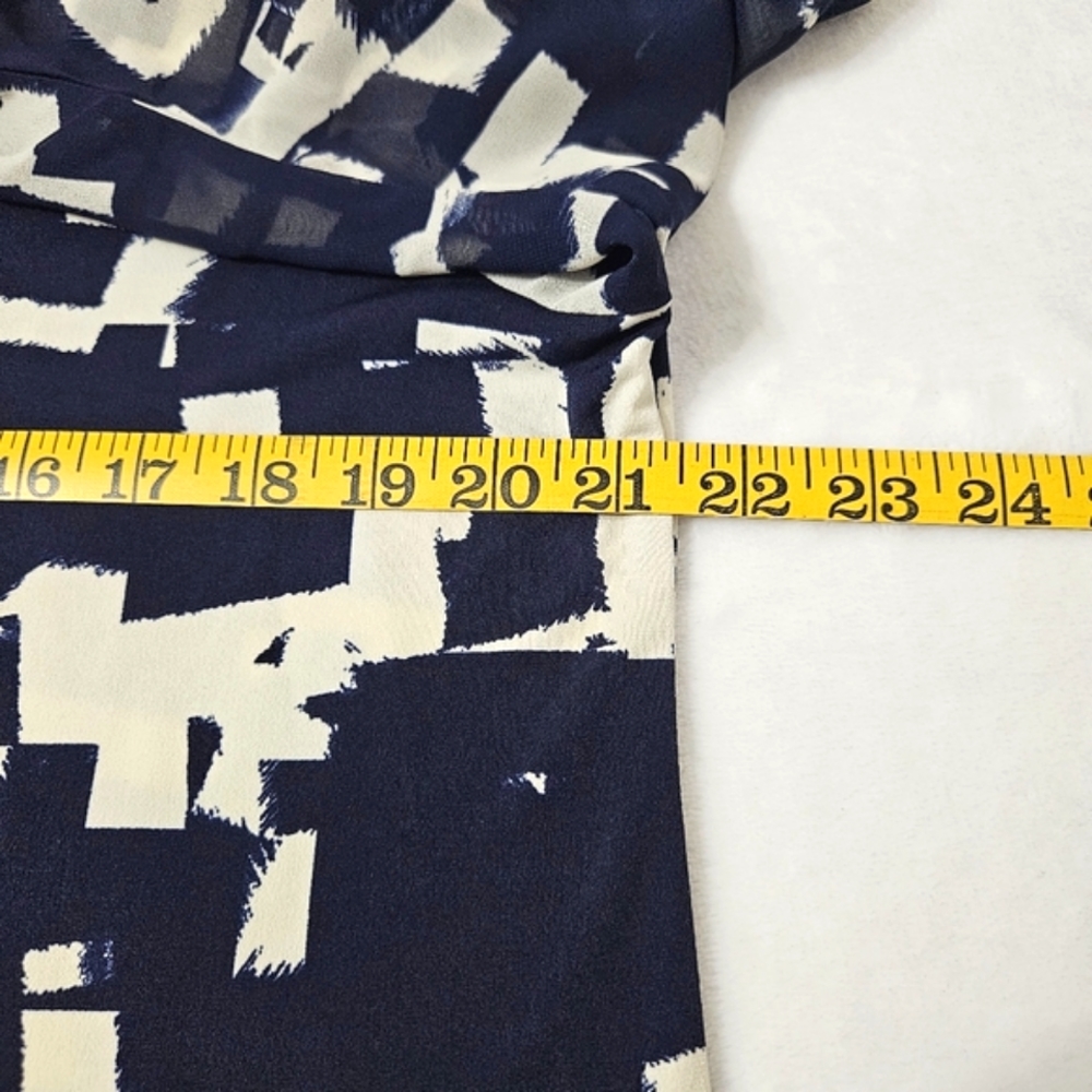 EUC Alfani blouse navy blue & off-white artsy pattern w/detachable necklace XL - Picture 10 of 12